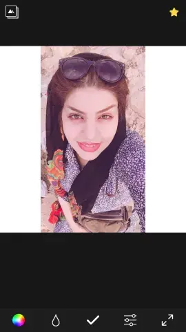 Mina Azizi avatar
